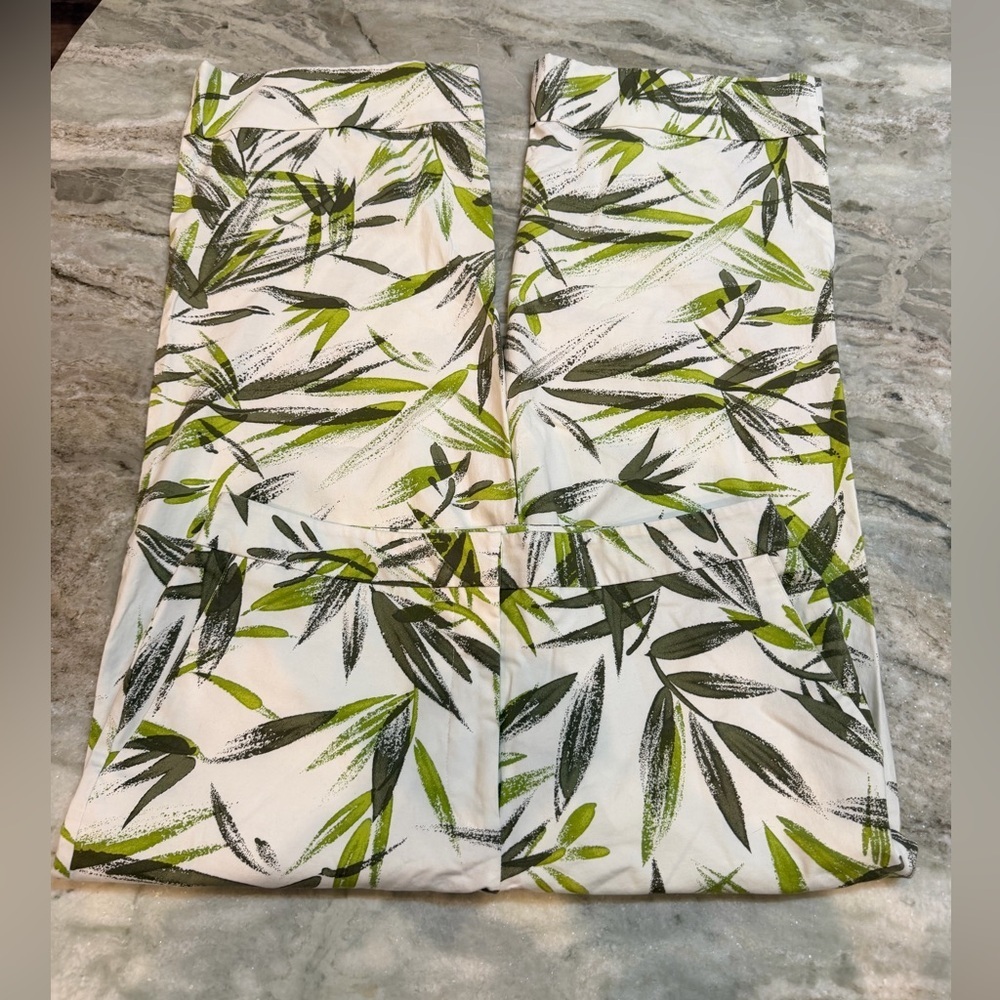 New York & Company City Stretch Leaf Print Pants Women’s Size 8